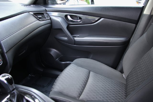 Used 2017 Nissan Rogue SV AWD/4WD image 30