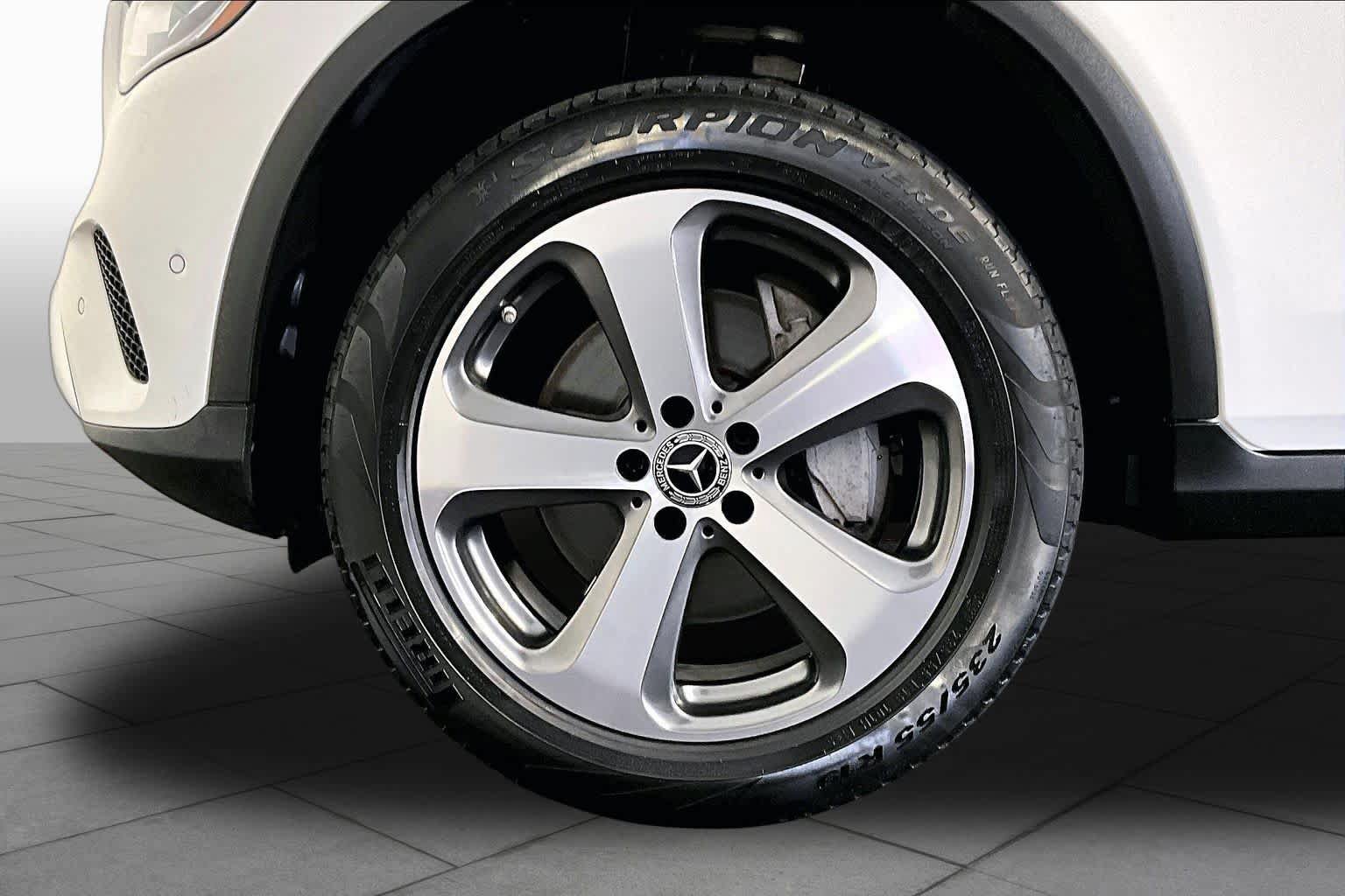 Used 2022 Mercedes-Benz GLC 300 4MATIC image 11