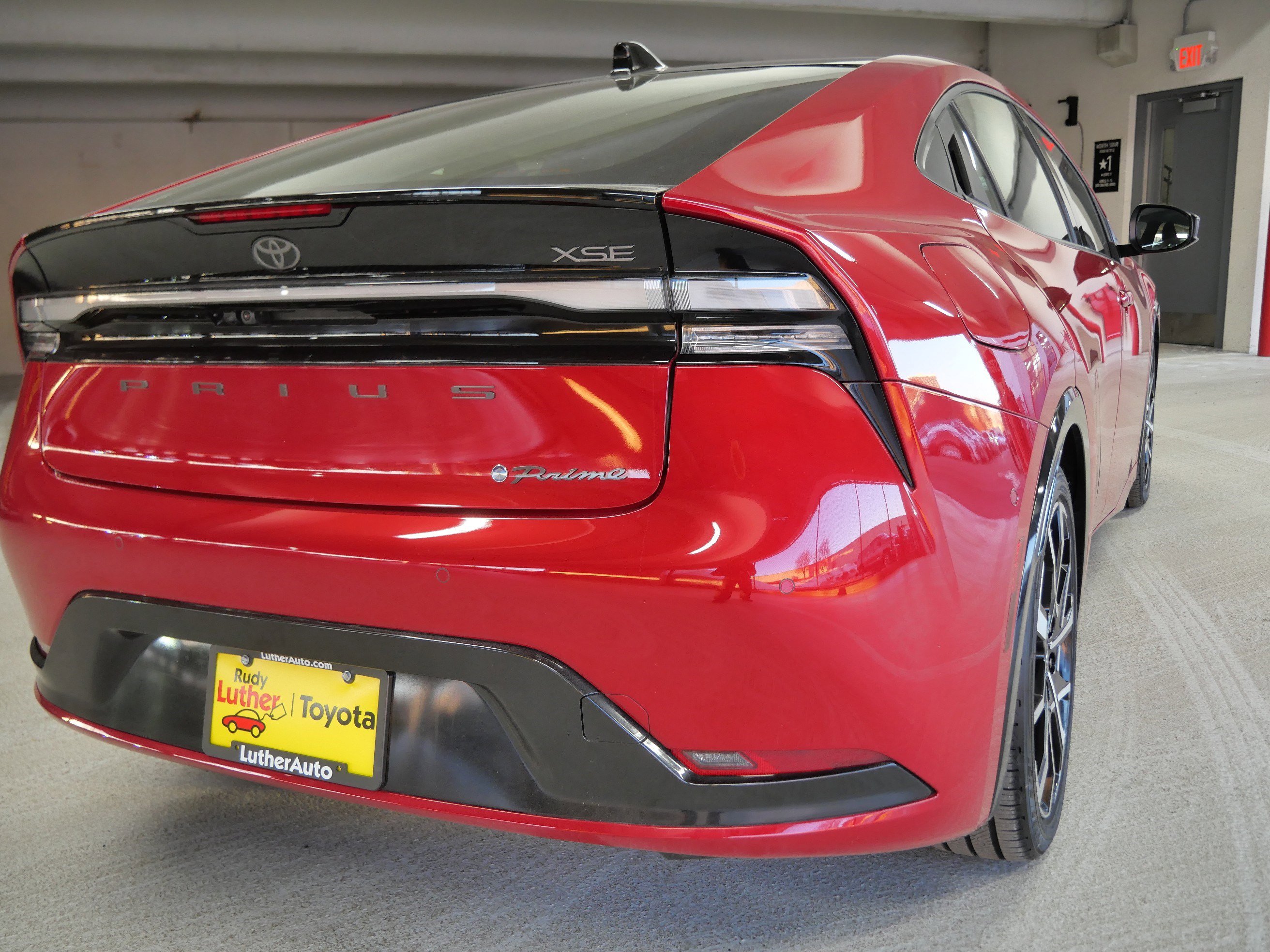 Used 2024 Toyota Prius Prime Premium image 18