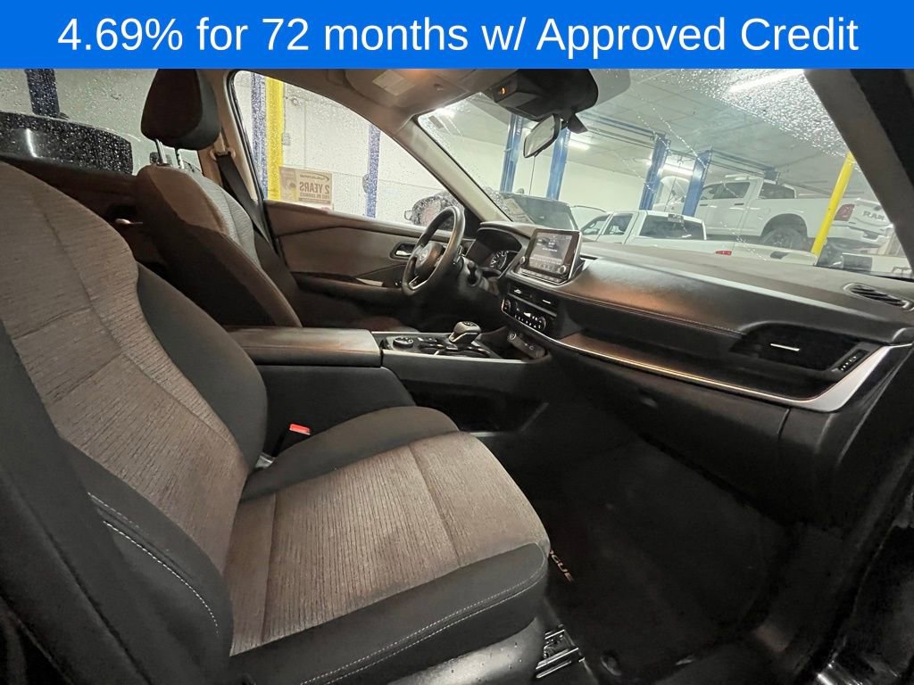 Used 2023 Nissan Rogue SV image 14