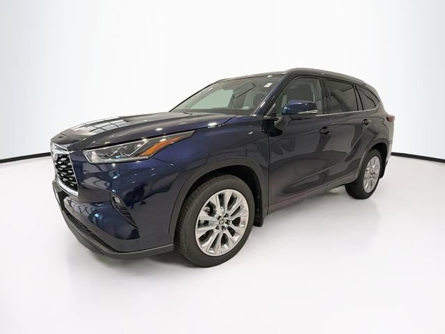 Certified 2026 Toyota Highlander Limited AWD/4WD image 3