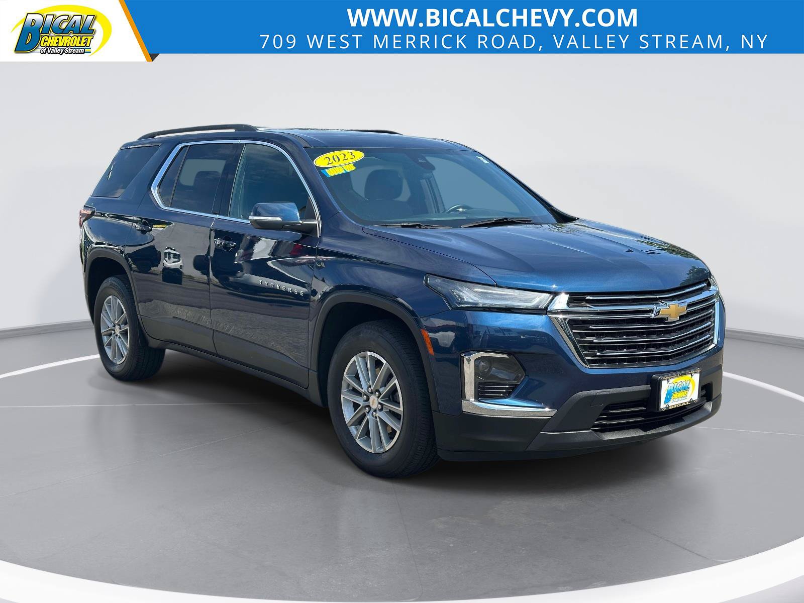 Used 2023 Chevrolet Traverse LT