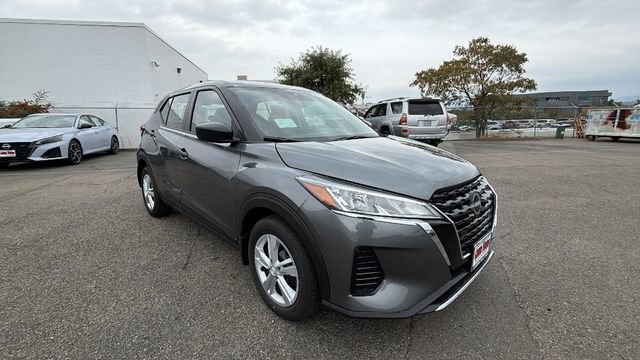 New 2025 Nissan Kicks Play S image 2