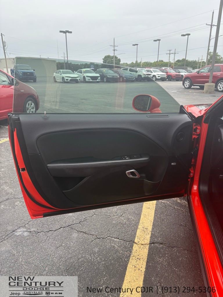 Used 2023 Dodge Challenger R/T w/ Blacktop Package image 9