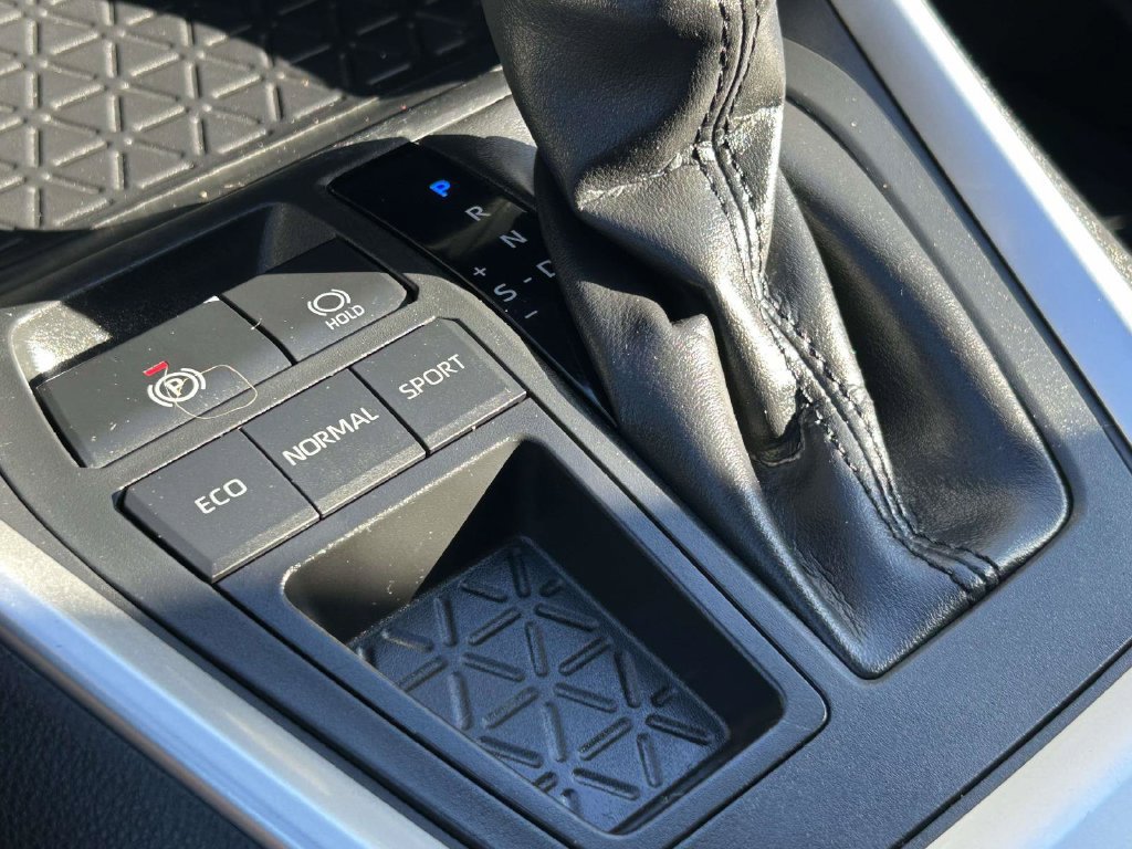 Used 2019 Toyota RAV4 XLE Premium FWD image 43