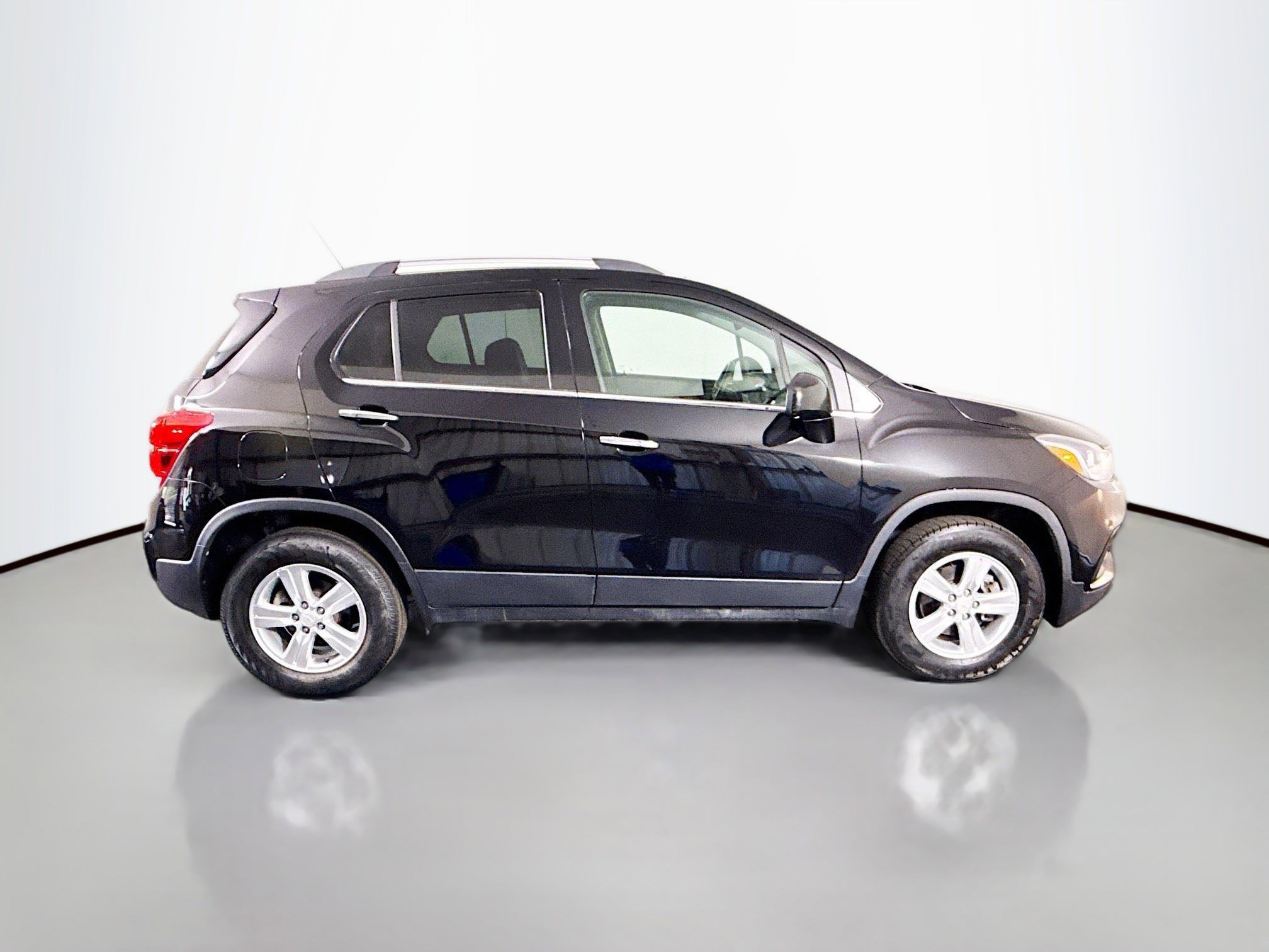Used 2019 Chevrolet Trax LT w/ LT Convenience Package AWD/4WD image 11