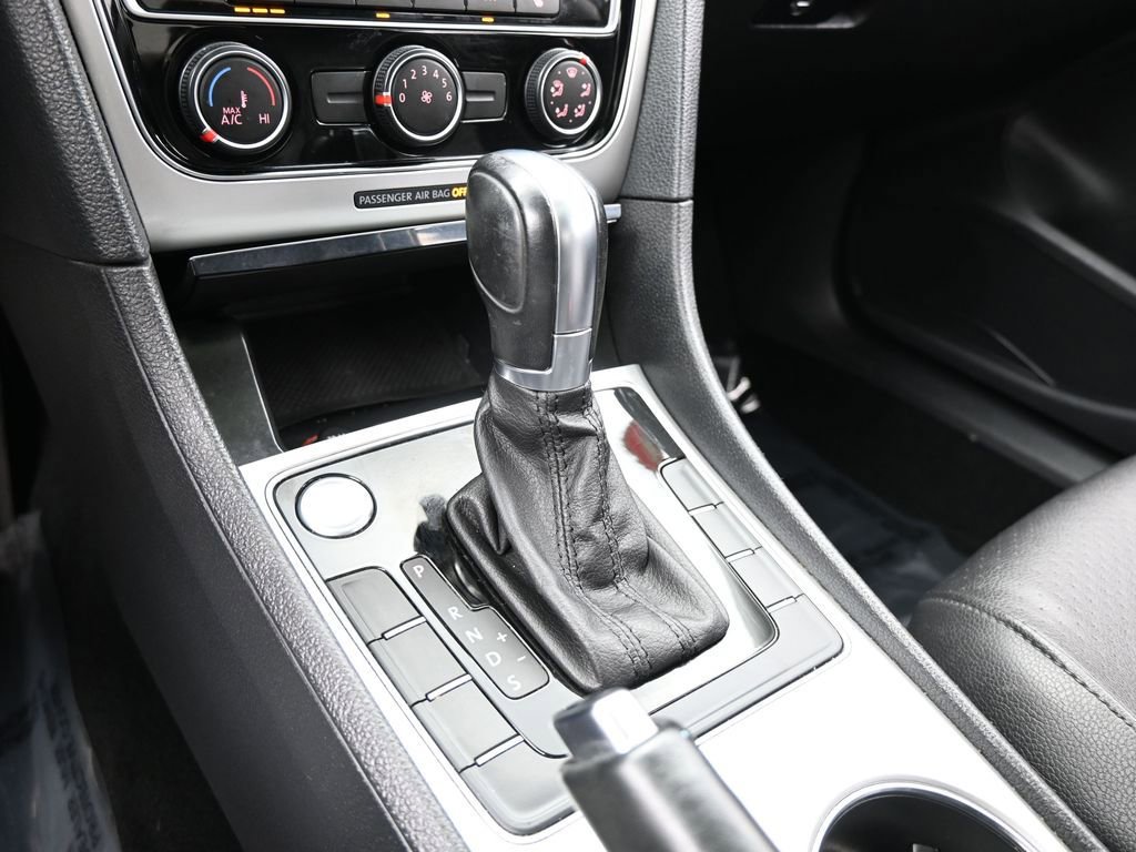 Used 2019 Volkswagen Passat 2.0T Wolfsburg image 18