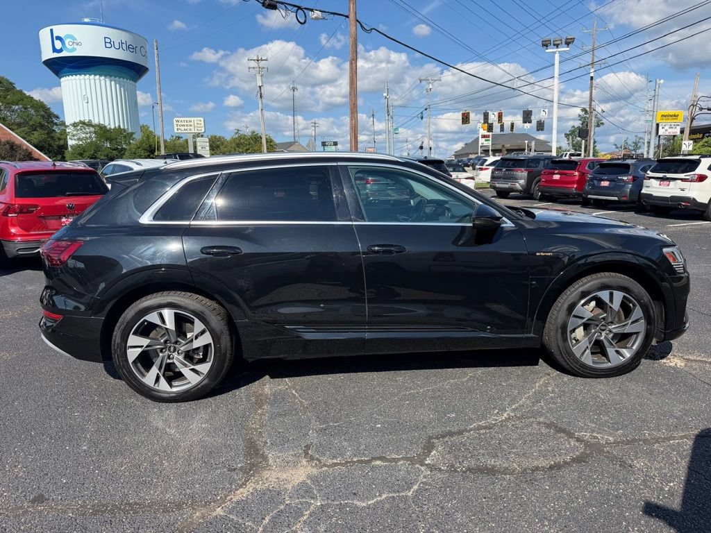 Used 2022 Audi e-tron Premium w/ Towing Package AWD/4WD image 5