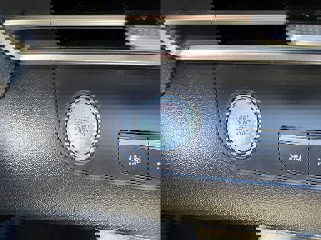 Used 2025 Hyundai Elantra Limited image 24