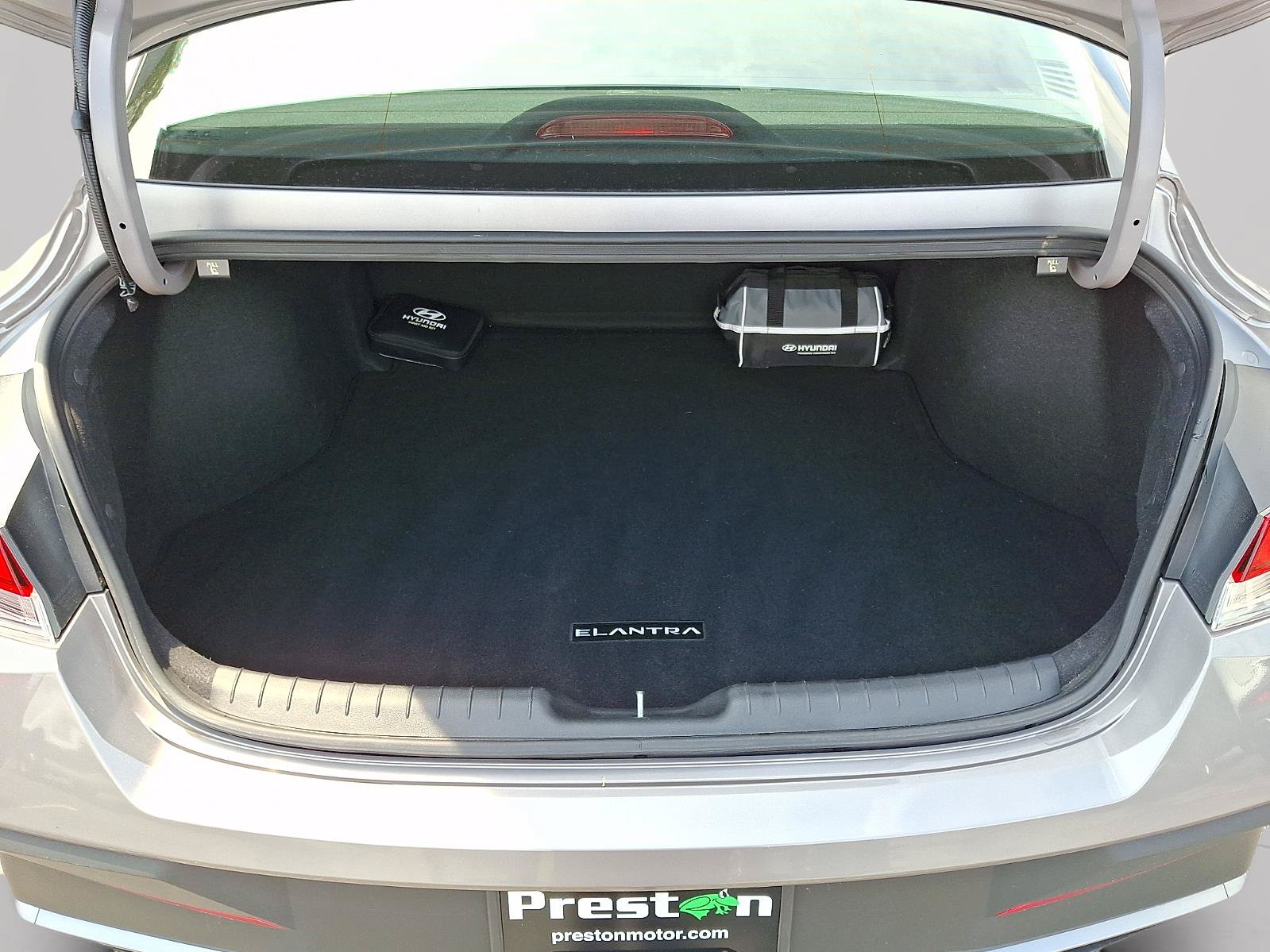 Certified 2024 Hyundai Elantra SE FWD image 25