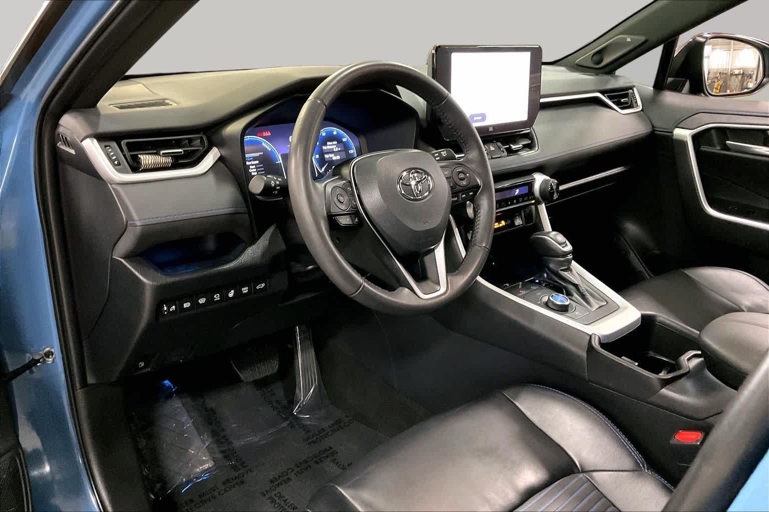 Used 2023 Toyota RAV4 XSE AWD/4WD image 18