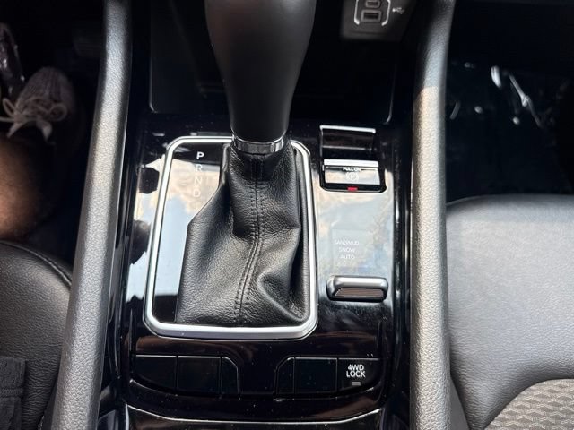 Used 2025 Jeep Compass Latitude w/ Convenience Group AWD/4WD image 19