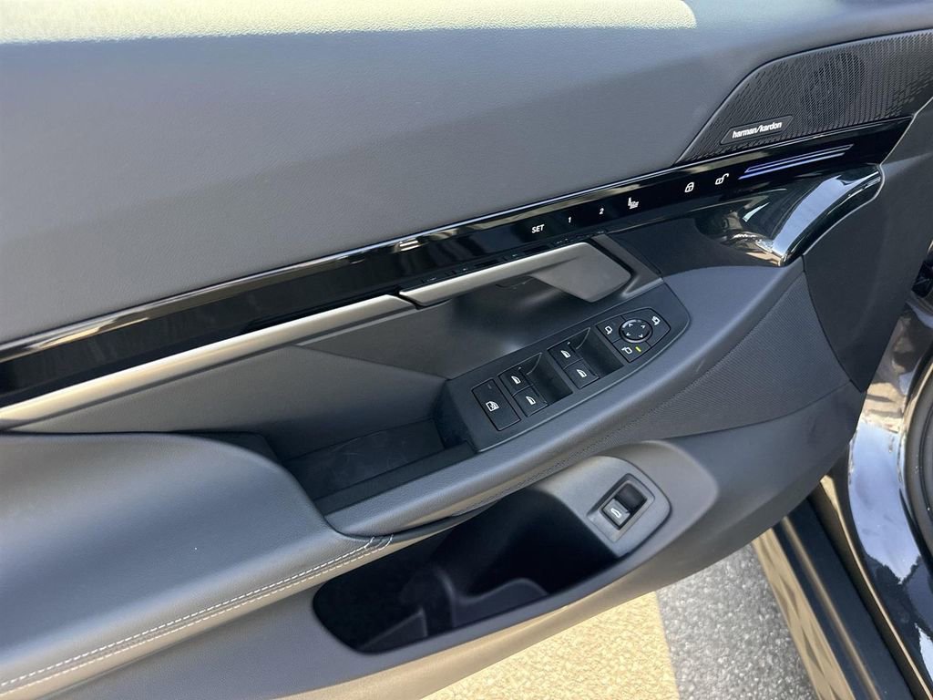 Used 2025 BMW 530i xDrive w/ Premium Package image 22