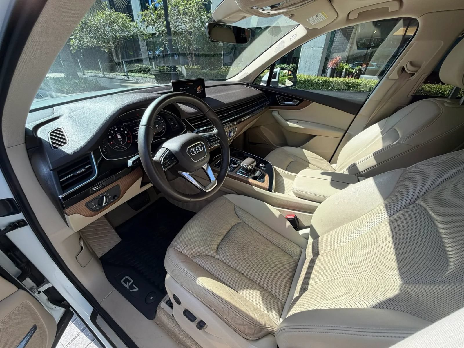 Used 2017 Audi Q7 3.0T Premium Plus w/ Premium Plus Package AWD/4WD image 11