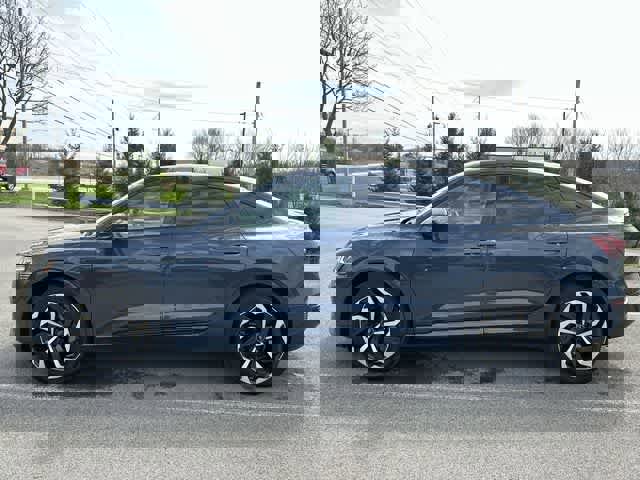 Used 2024 Audi Q8 e-tron Premium Plus image 2