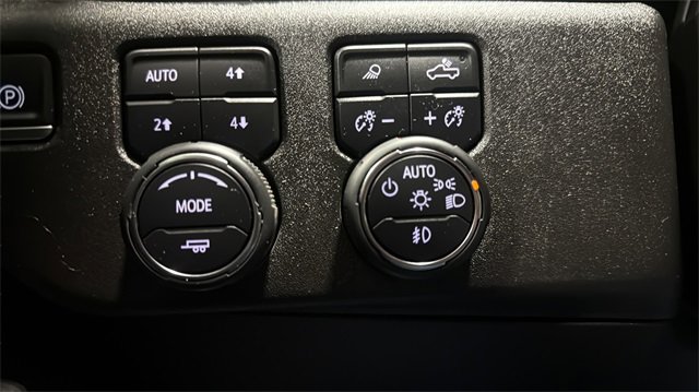 Used 2022 Chevrolet Silverado 1500 High Country image 19