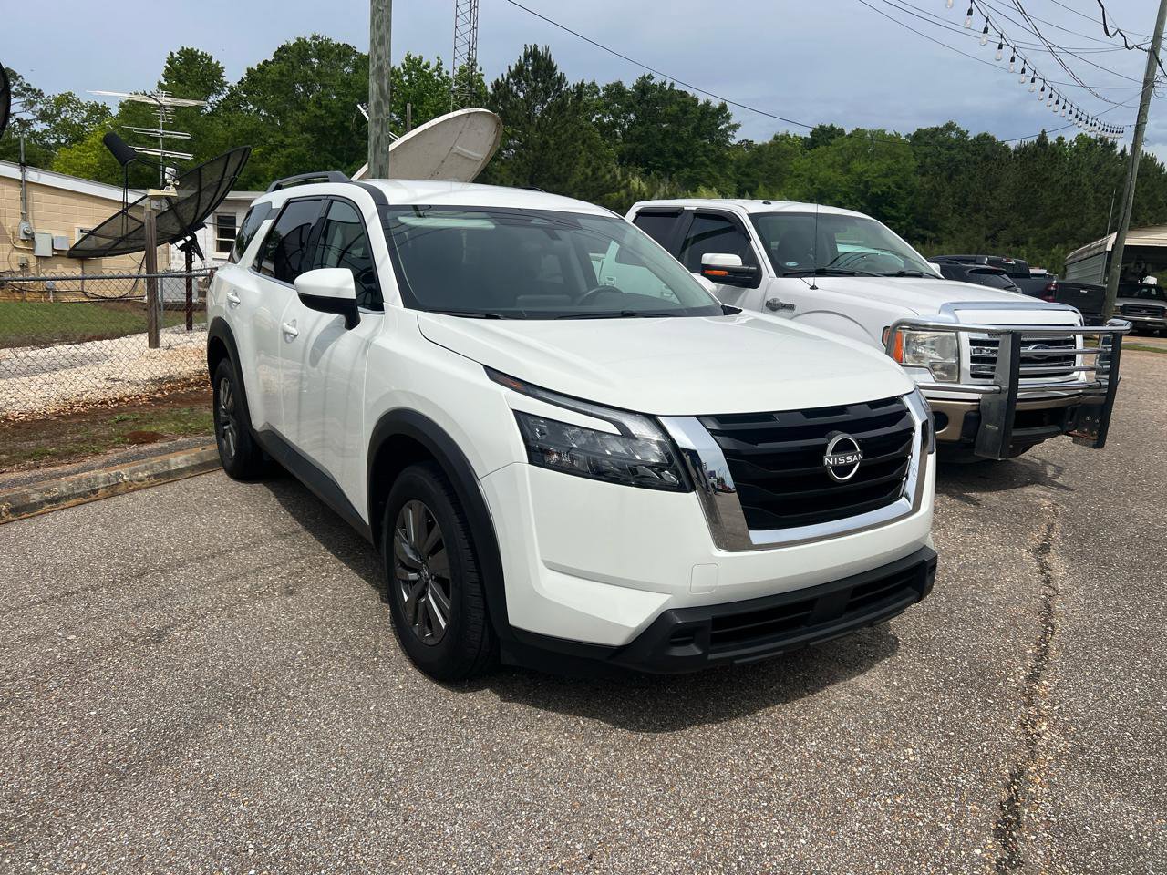 Used 2025 Nissan Pathfinder SV AWD/4WD image 4