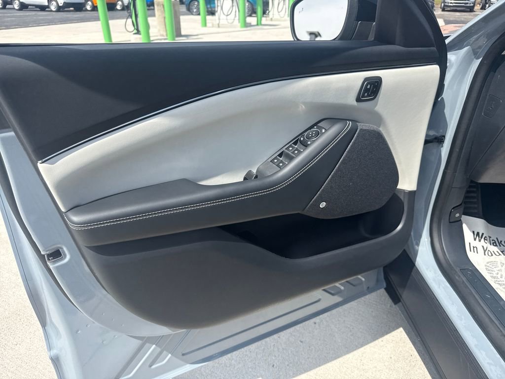 Used 2025 Ford Mustang Mach-E Premium image 27