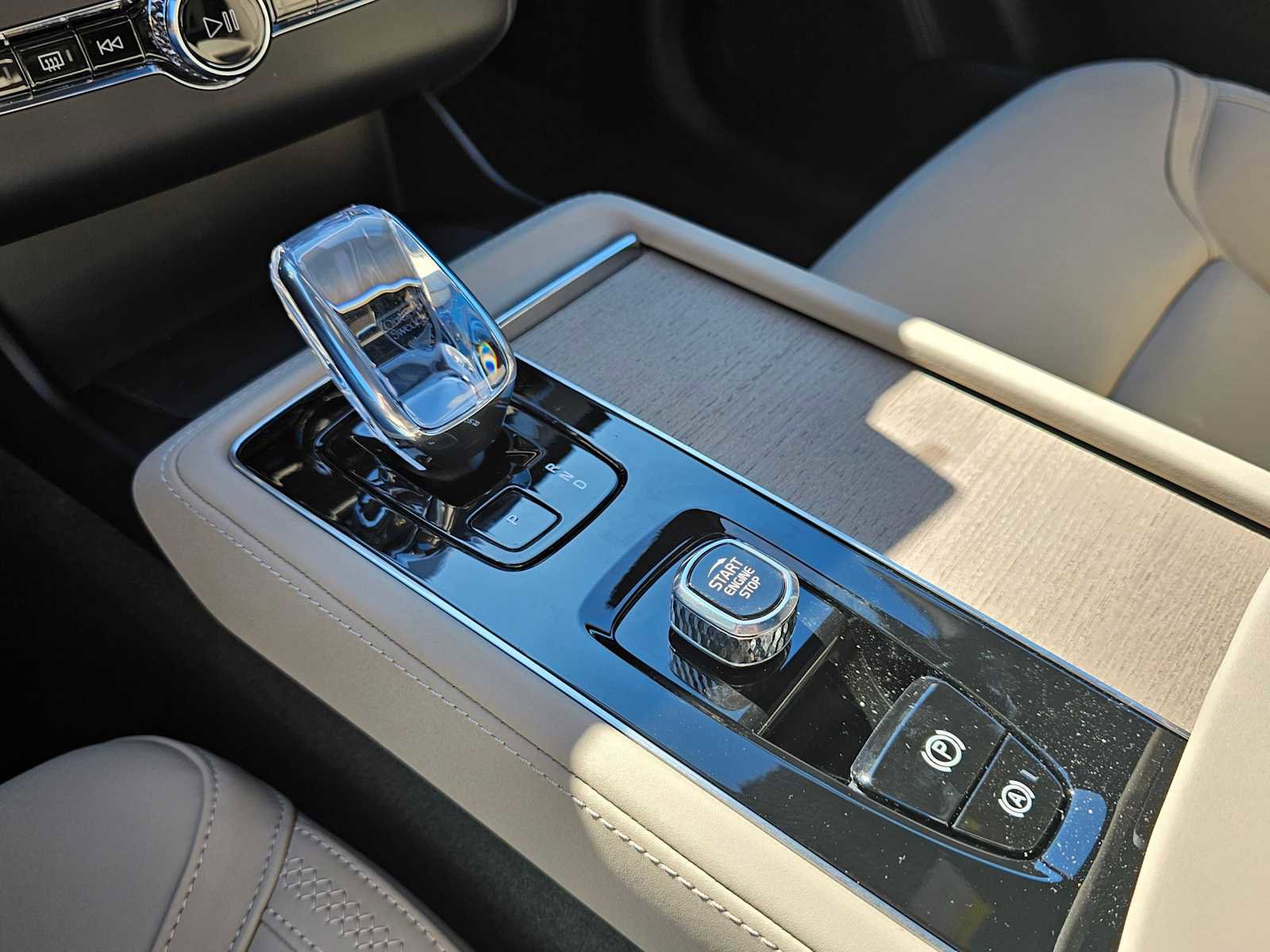 New 2026 Volvo XC90 B6 Plus image 25