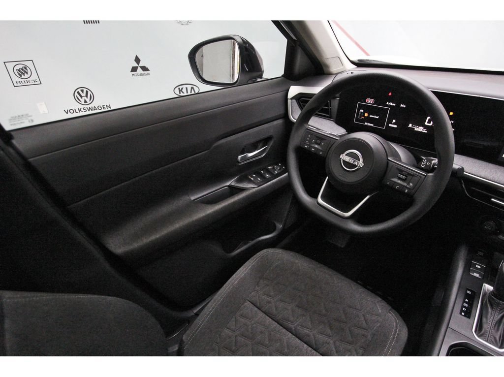 Used 2026 Nissan Kicks SV w/ SV Premium Package FWD image 8