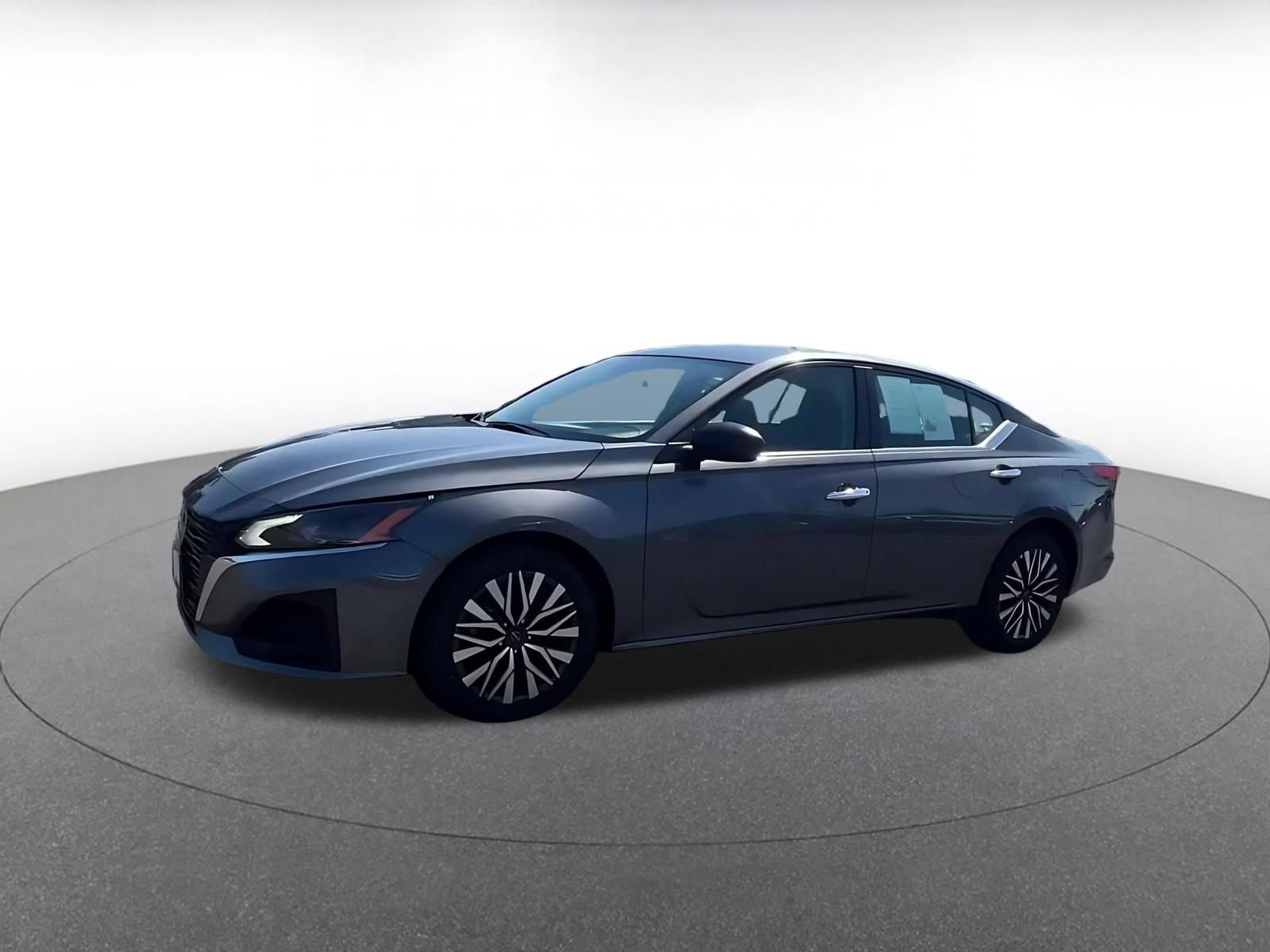 Used 2025 Nissan Altima 2.5 SV FWD image 6