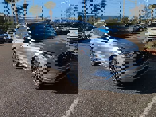 Used 2024 Ford Escape ST-Line image 2