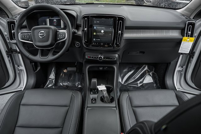 Certified 2025 Volvo XC40 B5 Core w/ Protection Package Premier image 22
