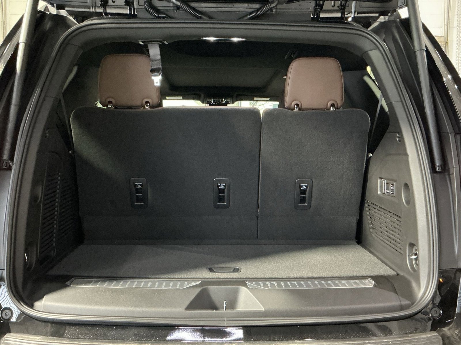 New 2026 Chevrolet Tahoe High Country w/ Sun And Tow Package image 35