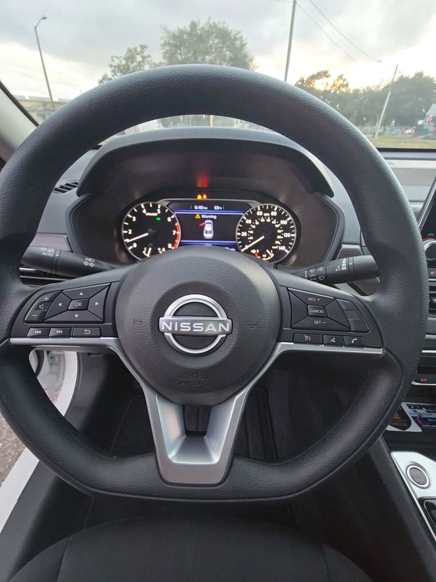 Used 2025 Nissan Altima 2.5 SV image 14