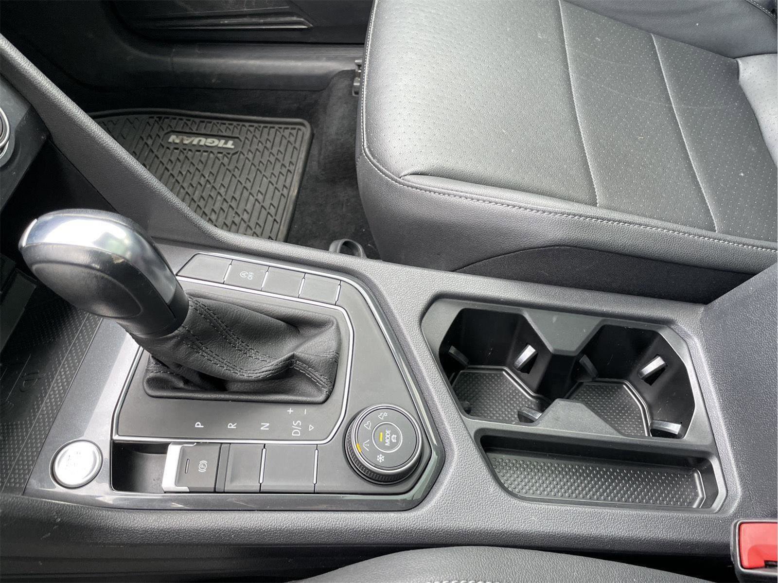 Used 2020 Volkswagen Tiguan SE w/ Panoramic Sunroof Package image 31