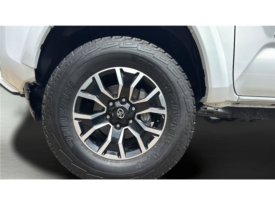 Used 2021 Toyota Tacoma TRD Sport w/ Technology Package RWD image 27