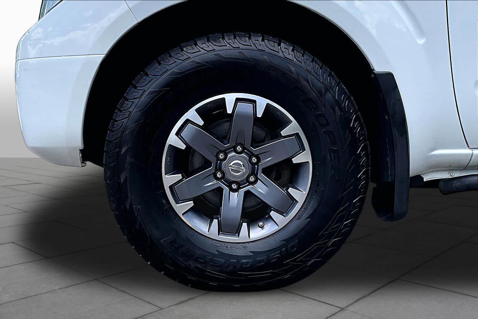 Used 2016 Nissan Frontier PRO-4X w/ Pro-4x Luxury Package AWD/4WD image 11