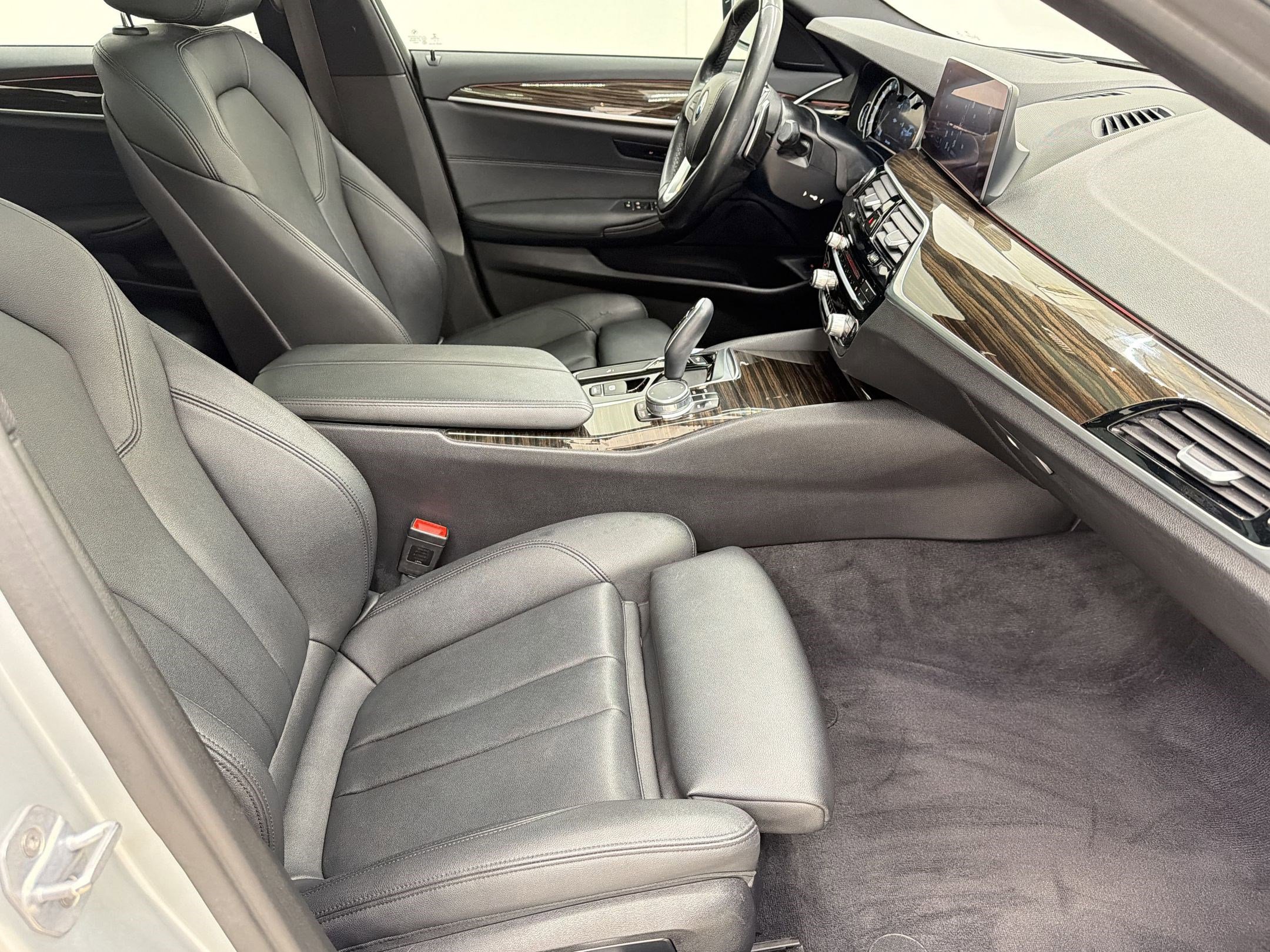 Used 2019 BMW 530i w/ Convenience Package image 30