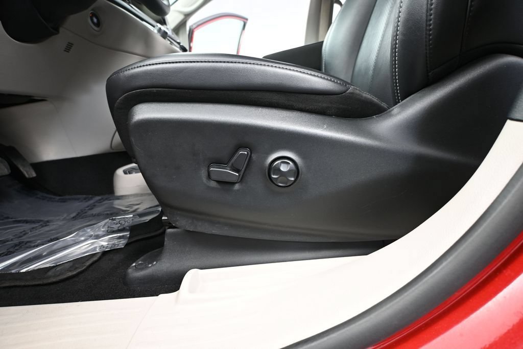 Used 2024 Chrysler Pacifica Touring-L FWD image 20