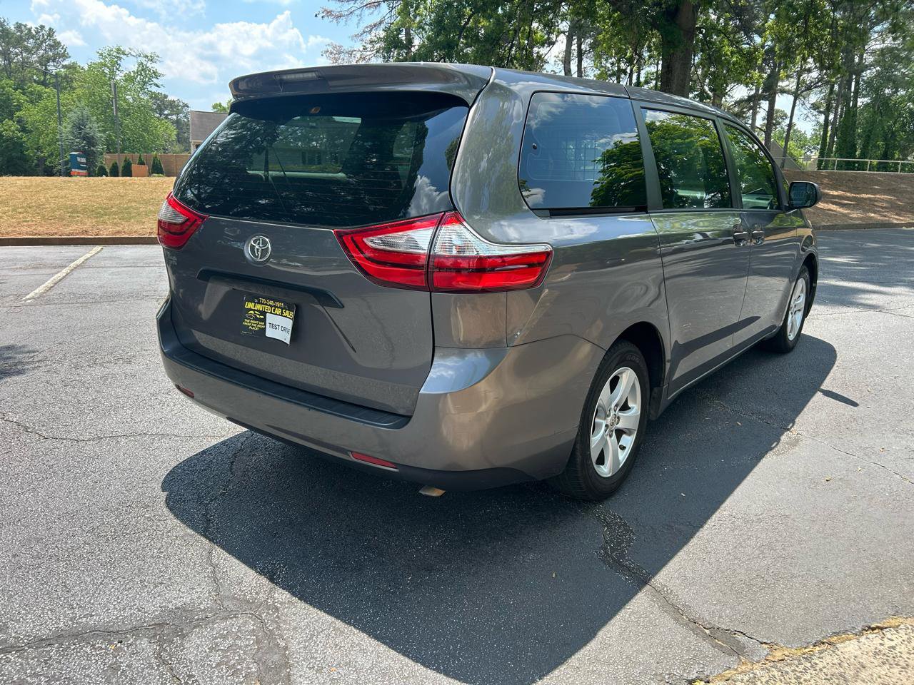 Used 2017 Toyota Sienna L FWD image 5