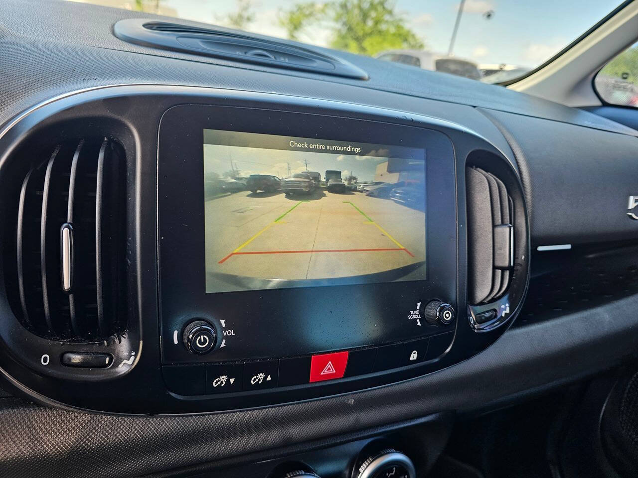 Used 2017 FIAT 500L Lounge w/ Premium Package FWD image 12