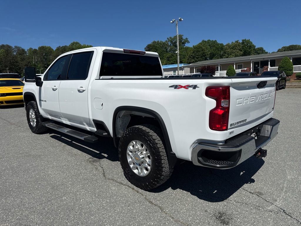Used 2023 Chevrolet Silverado 2500 LT AWD/4WD image 3