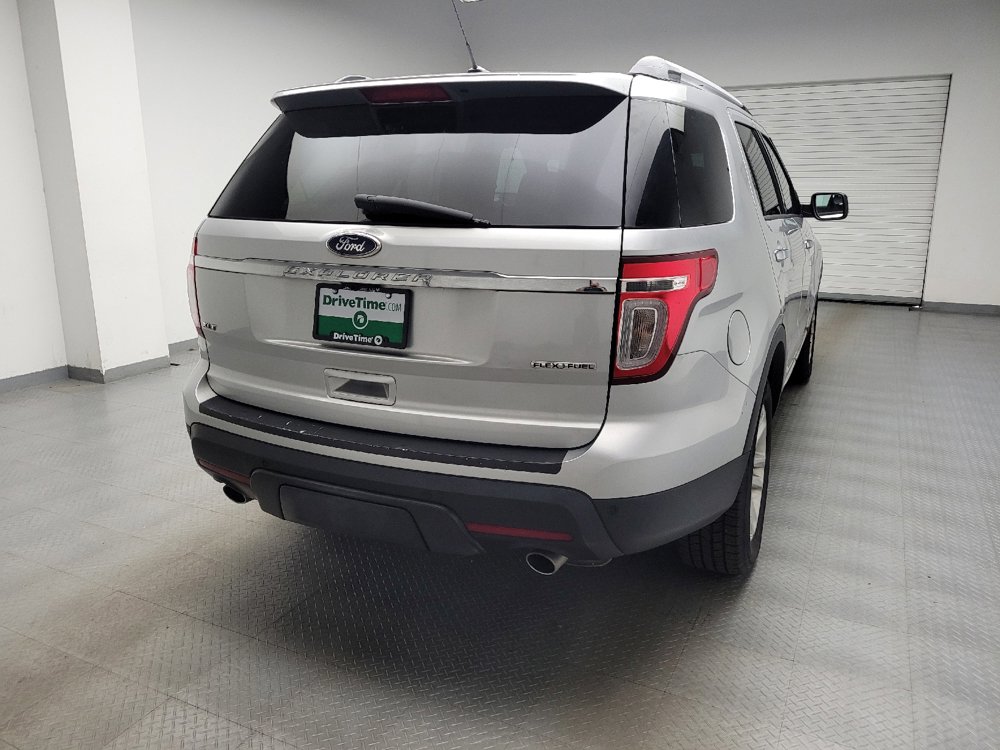 Used 2015 Ford Explorer XLT w/ Equipment Group 202B FWD image 7