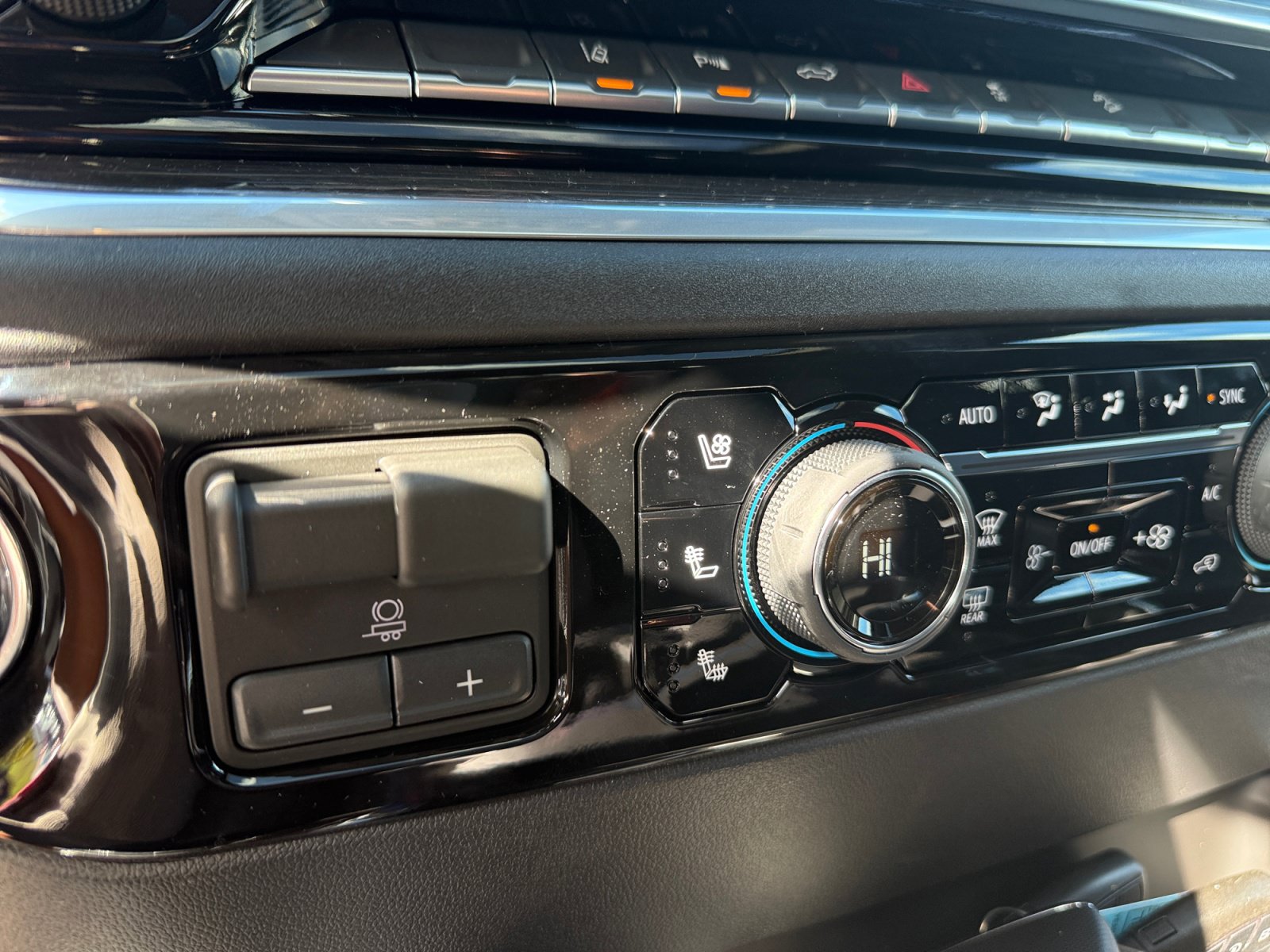 New 2026 Chevrolet Silverado 2500 LTZ w/ LTZ Plus Package AWD/4WD image 21
