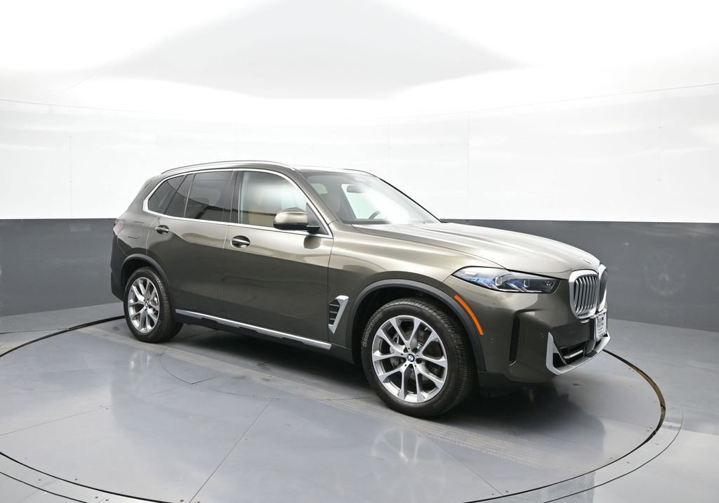 Used 2025 BMW X5 xDrive40i w/ Climate Comfort Package image 4