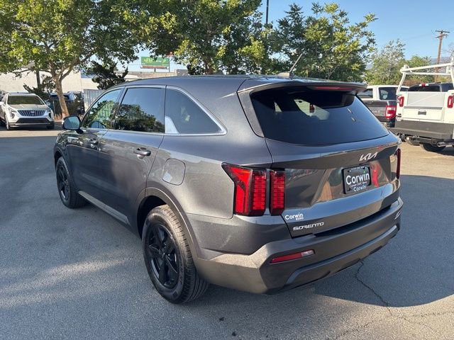 Used 2023 Kia Sorento LX FWD image 6