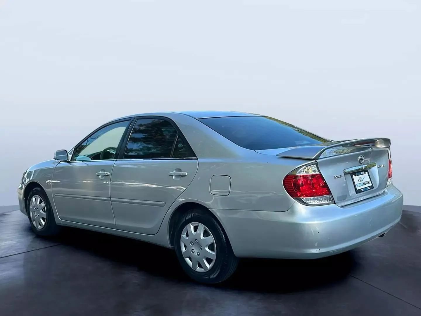 Used 2005 Toyota Camry SE image 3