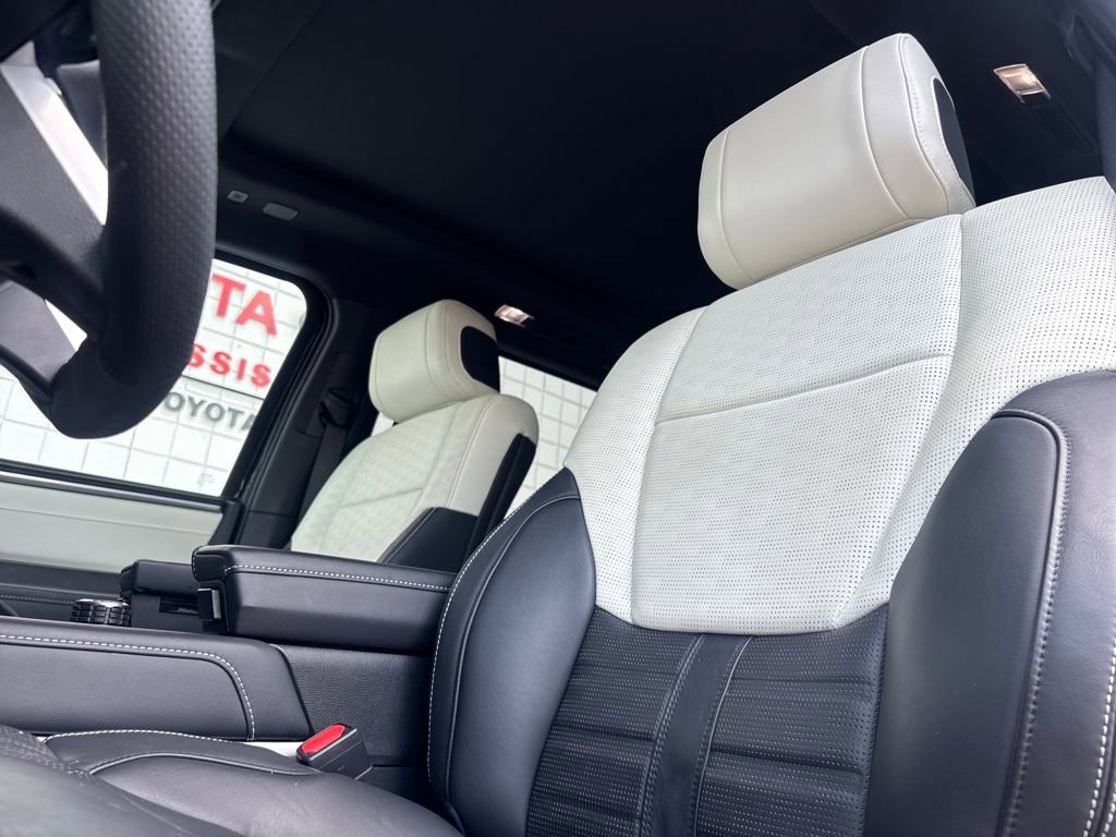 Used 2025 Toyota Sequoia Capstone AWD/4WD image 10