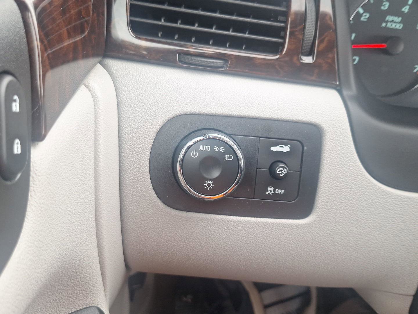 Used 2016 Chevrolet Impala LT FWD image 21