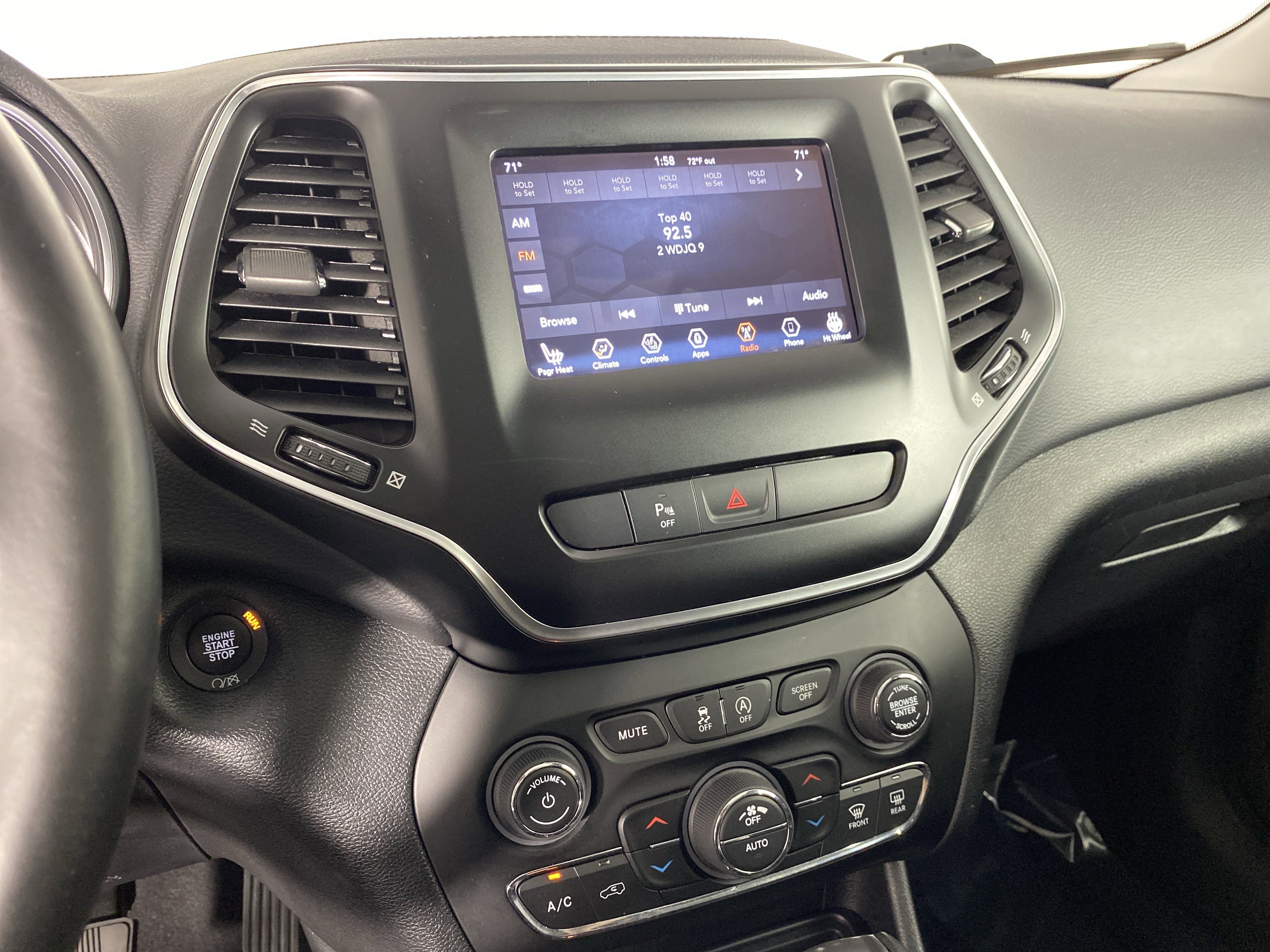 Used 2020 Jeep Cherokee Latitude Plus w/ Comfort/Convenience Group image 30