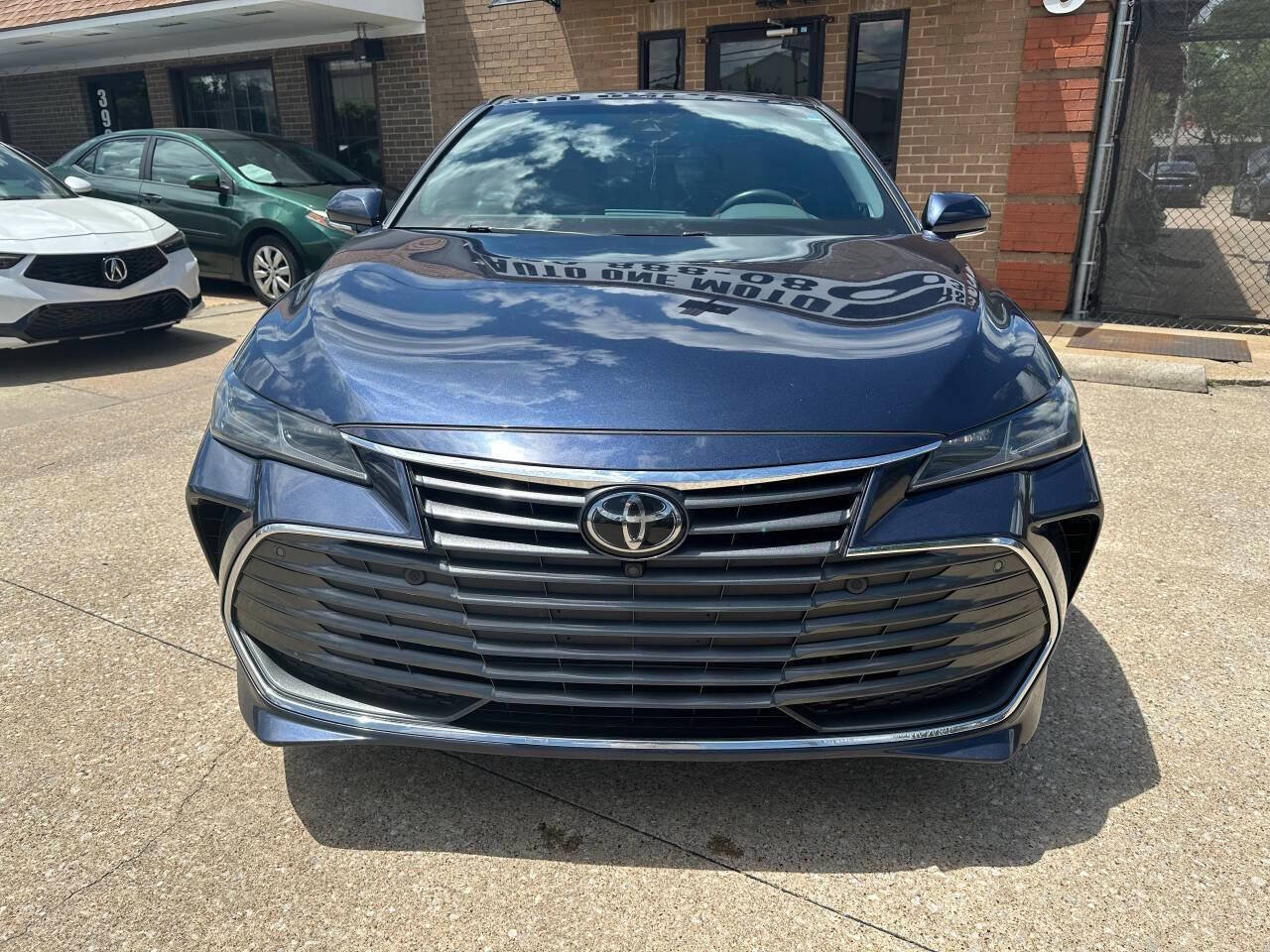 Used 2019 Toyota Avalon Limited w/ Advanced Safety Package FWD image 2