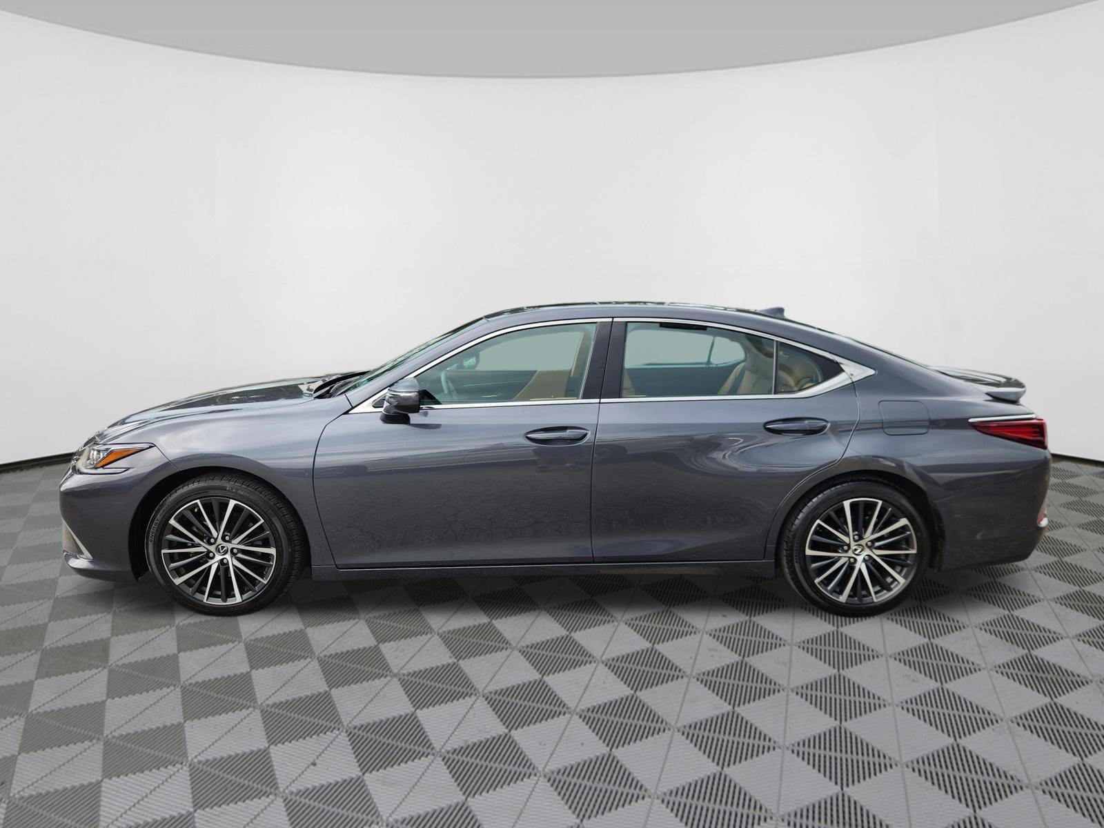 Used 2024 Lexus ES 350 w/ Premium Package FWD image 5