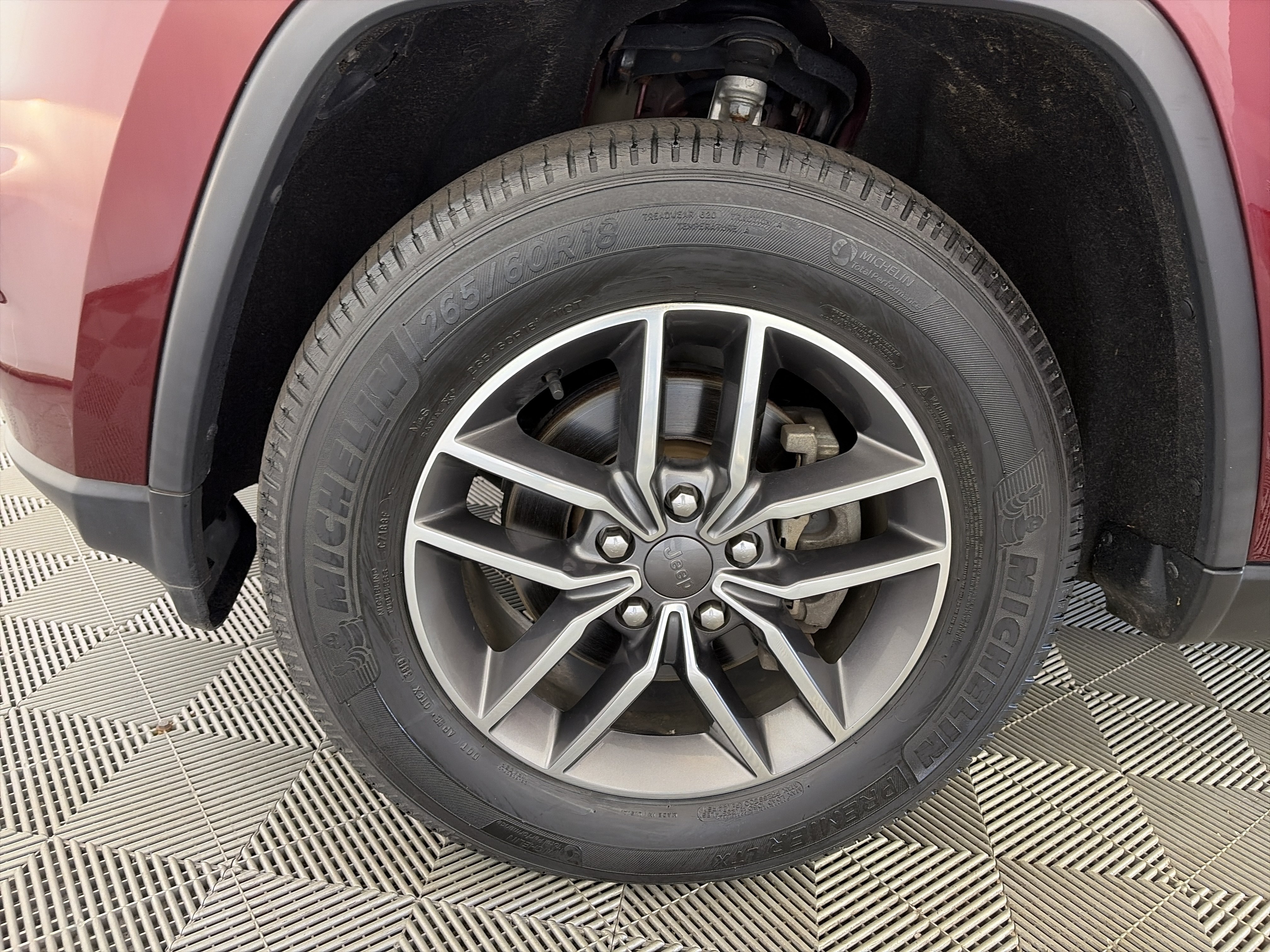 Used 2020 Jeep Grand Cherokee Limited AWD/4WD image 13