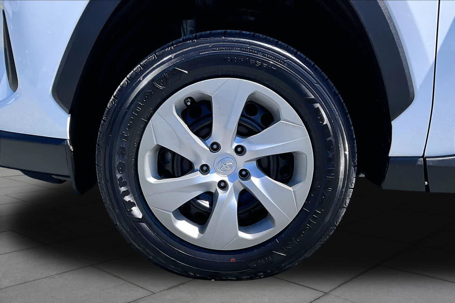 Certified 2023 Toyota RAV4 LE AWD/4WD image 20