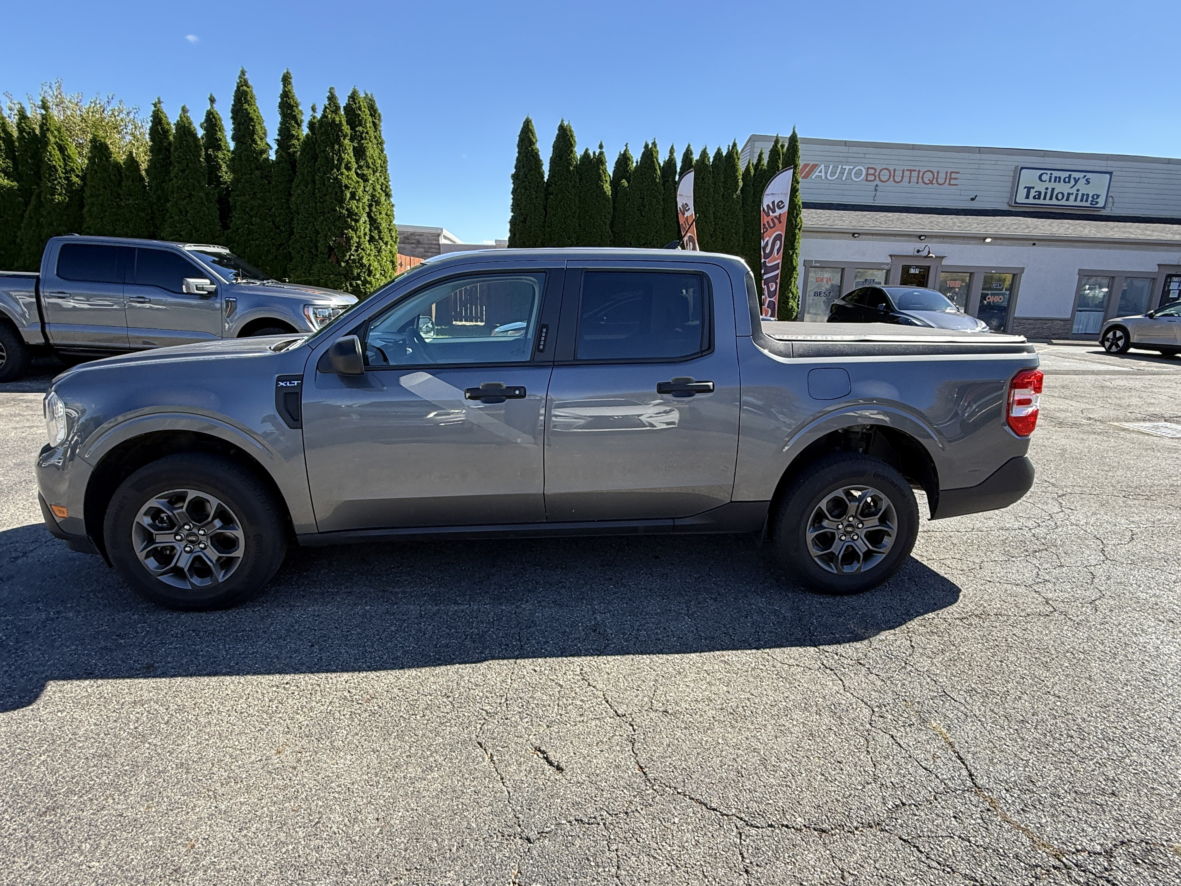 Used 2023 Ford Maverick XLT FWD image 2